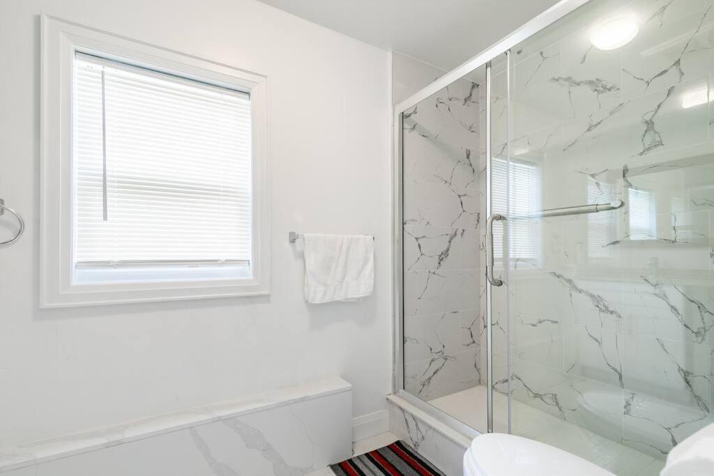 Modern House Newly Furnished 3 Mins Drive To Fall Niagara Falls Exterior foto